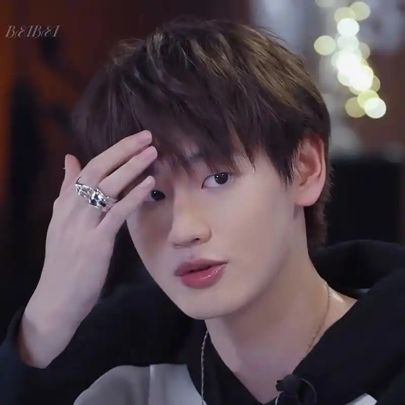 ak刘彰 #into1   小猫咪谁不爱  - 抖音