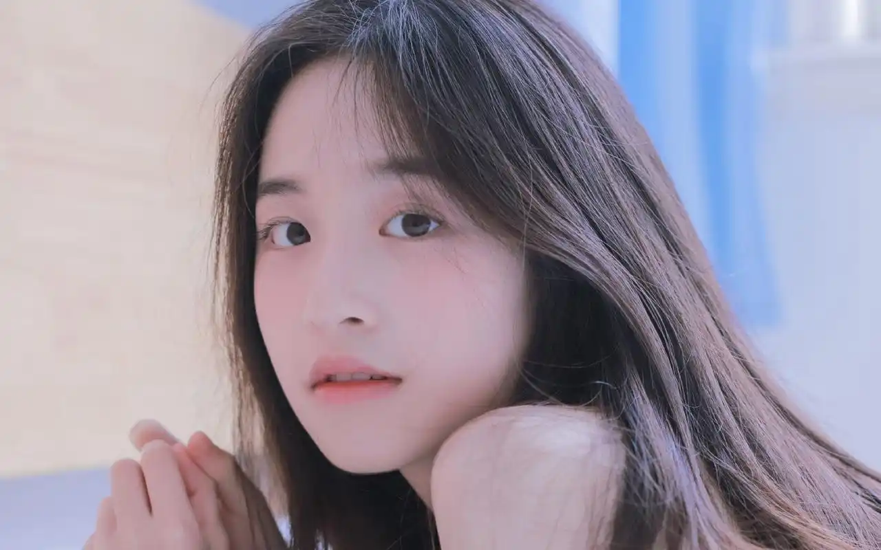 吊带美女性感写真高清桌面壁纸 第一辑