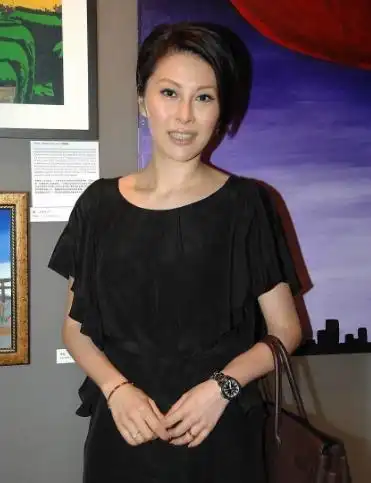 凭借亚视小姐大赛出身的黎淑贤在古惑仔中扮演的方婷只能用惊艳来形容