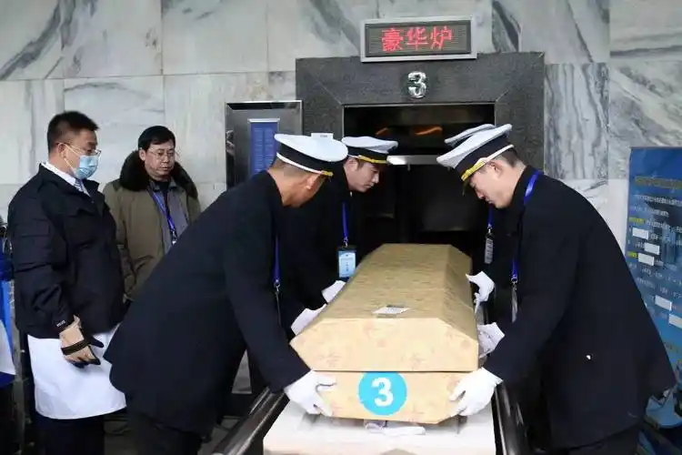 揭秘遗体火化流程走近资深火化师