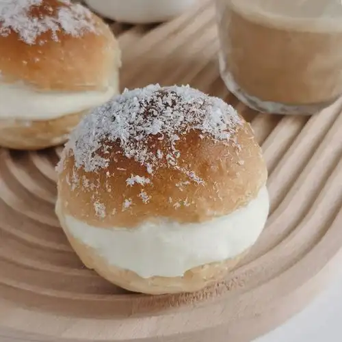 混搭的意式奶油包,口感松软,奶香浓郁