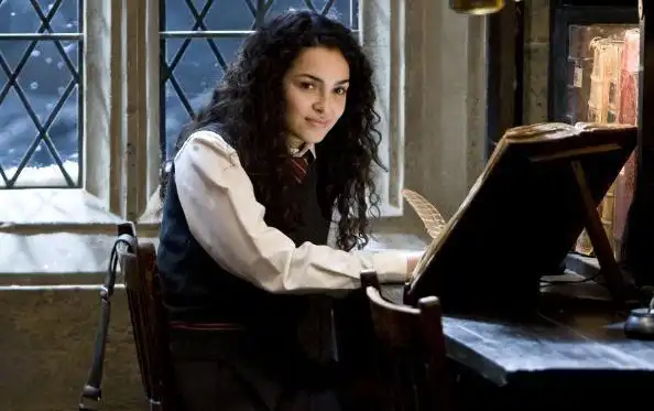 第10,潘西·帕金森美,五官很好看,是一位长得好看的女反派角色.