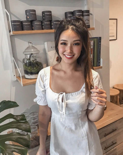 新加坡性感女网红前凸后翘太迷人