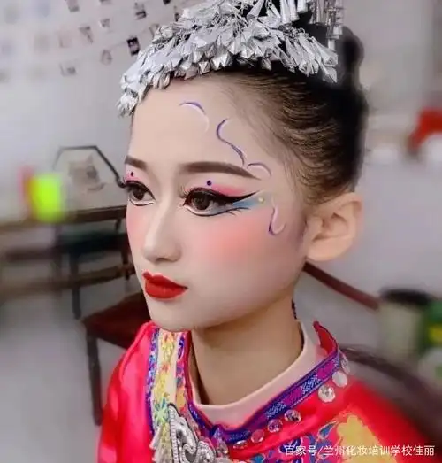 兰州化妆培训|师带徒团体舞台妆,学会你就是最靓的仔!