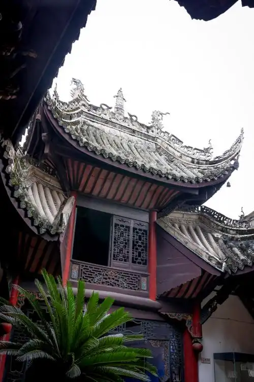 川南的建筑真是雕梁画栋盐业博物馆前身是西秦会馆