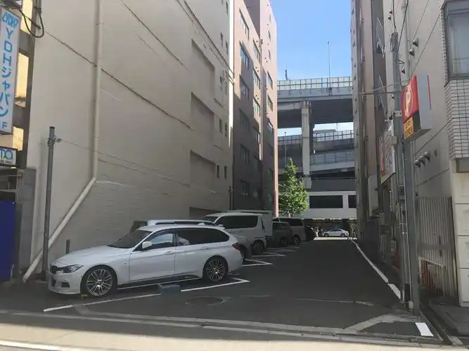 (图为45度交叉式停车位)