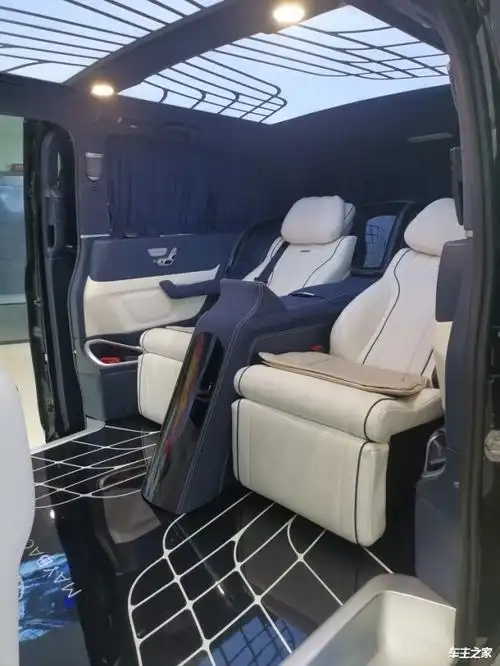 奔驰威霆的内饰你见过吗天津港商务车专卖