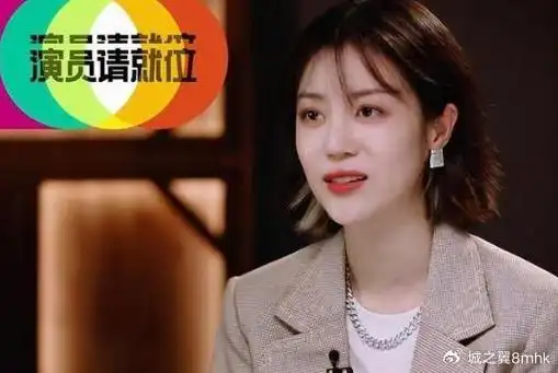 李溪芮背了拖鞋的锅,小十岁男友张腾道歉,艺人言行需谨慎