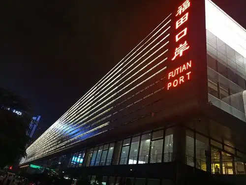 开车到郴州,辗转高铁抵达深圳福田口岸.