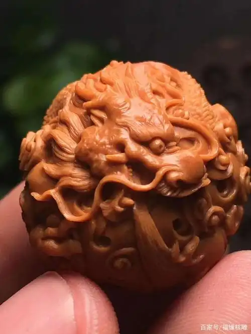 2.6正圆橄榄核雕九龙,你见过这么大的吗?
