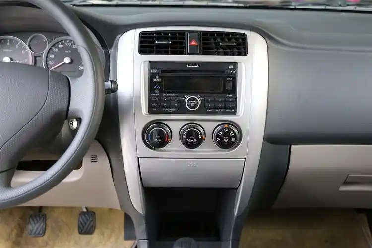 利亚纳两厢中控台正面