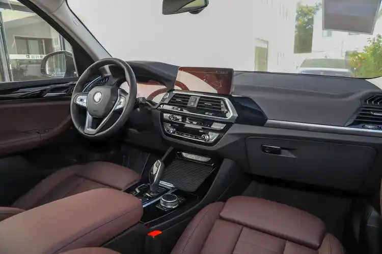 宝马x3内饰_后排_动力