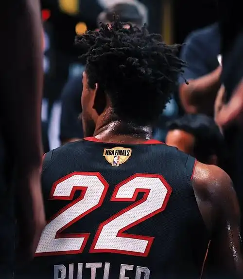 九年前吉米巴特勒的选秀报告,当时他被认为没特点,只能当角色球员