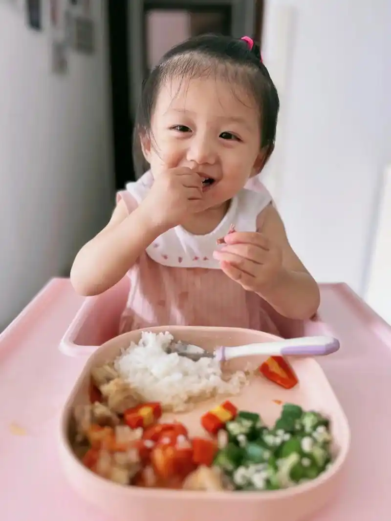 一岁十一个月宝宝一日三餐.8:00喝奶180 9:00早餐～ - 抖音