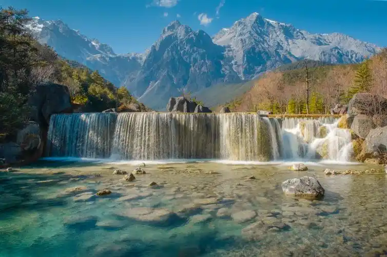 中国云南玉龙雪山风景区蓝月谷风光