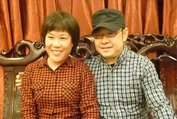 于是,他决意创立个人工作室,将心中的音符转化为感人的音乐作品.