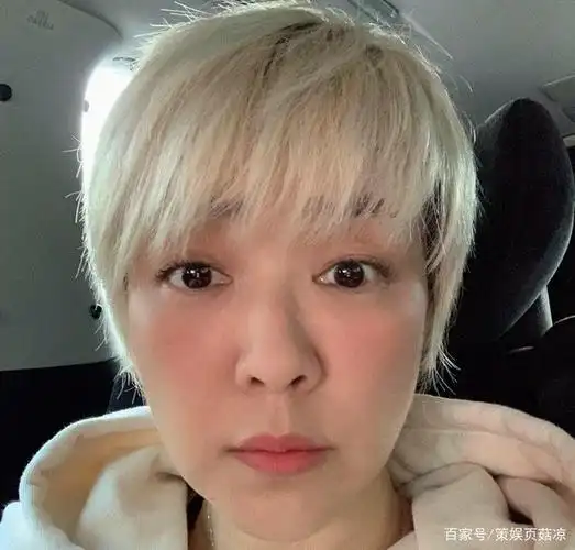 53岁陈慧娴罕曝近照,剪短发自嘲当尼姑也不差,感情道路太坎坷