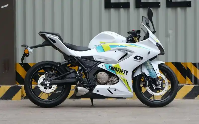 钱江赛250摩托车实拍