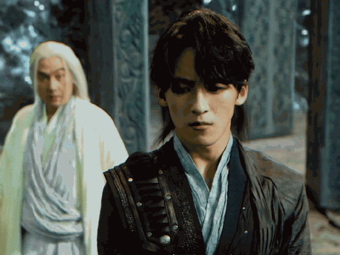 欢迎来到麦乐村##斗破苍穹之少年归来#  最近有在看何洛洛的两部新剧