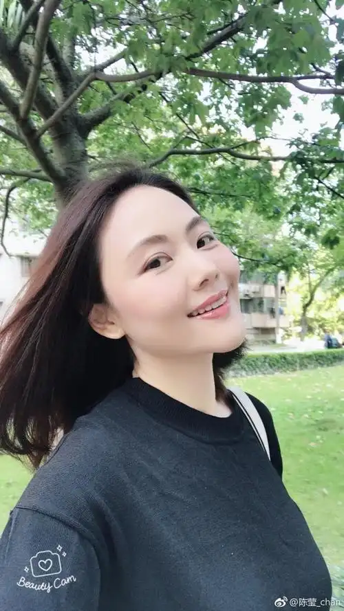 《还珠格格》柳红扮演者陈莹近照曝光 笑容明媚