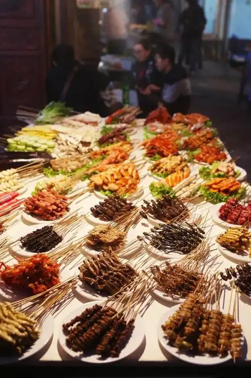 中国烧烤最野大省全猪菌子昆虫通通都能烤