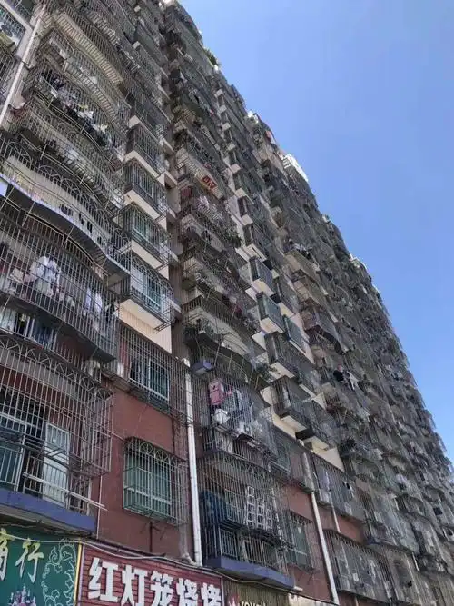 民治南景新村三房一厅高楼层85平,仅售145万