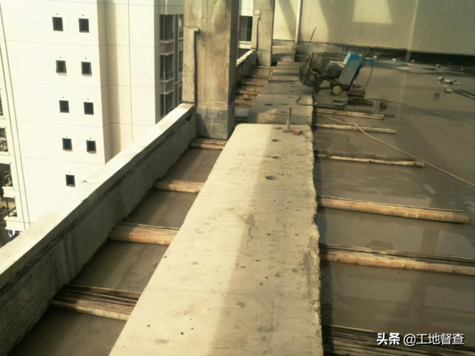 女儿墙的由来(什么叫女儿墙图片)