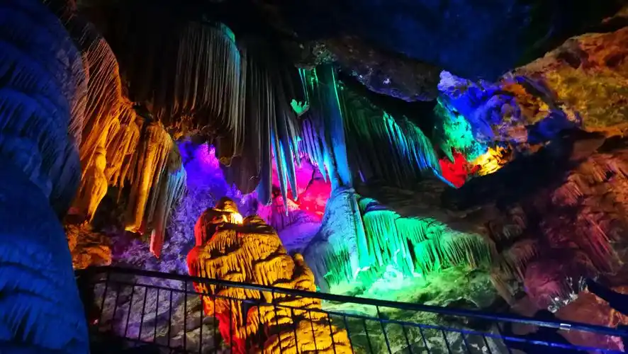 河南洛阳栾川鸡冠洞景区