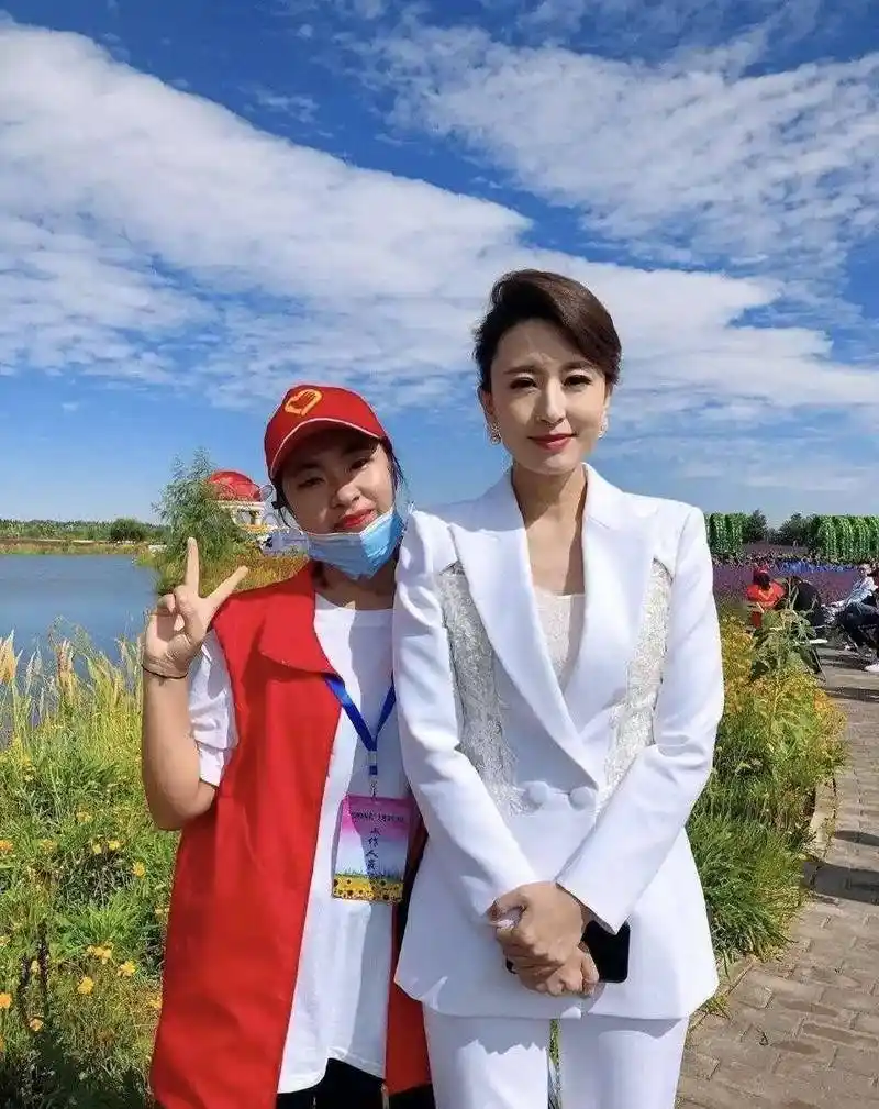 回顾主持张蕾:嫁给圈外生意人,生产走过鬼门关,谈起儿子直言愧疚