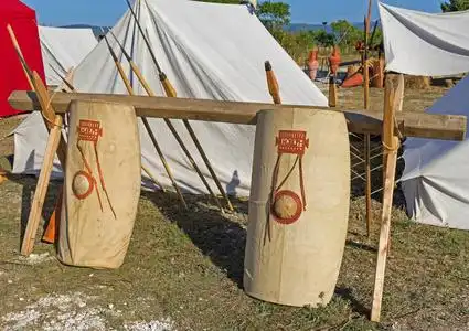 古罗马军营中的帐篷照片