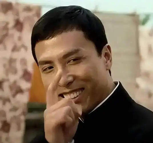 甄子丹发自己叶问表情包甚至头像都换上了评论区全是甄子丹