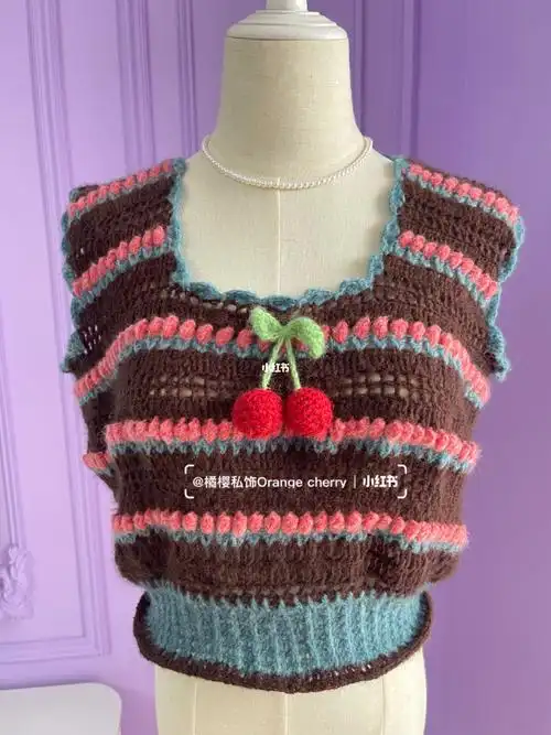 钩了一件复古郁金香小背心