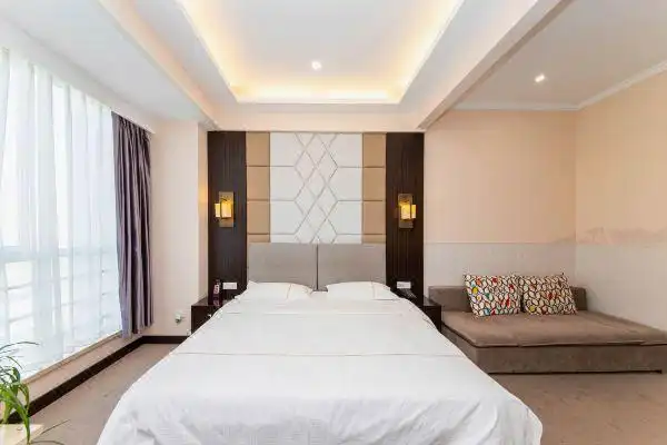 酒店地址:中国,江苏,扬州,邗江区,力宝购物广场102(江南一品楼上)