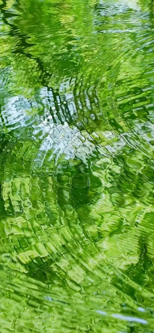 清新绿色水波纹锁屏壁纸