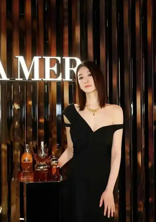 "内衣女王"称号,非她非属_李小冉_好身材_广告