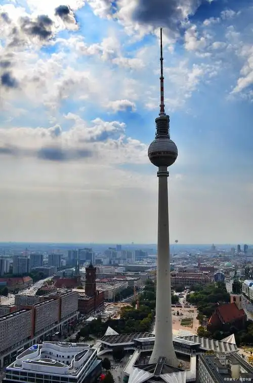 天津津塔#天津天塔,位于中国天津市的一座标志性建筑,也是亚洲最高的