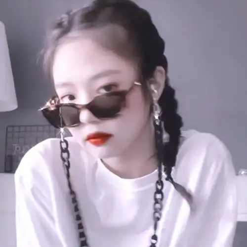 jennie头像/神奇飞天猪