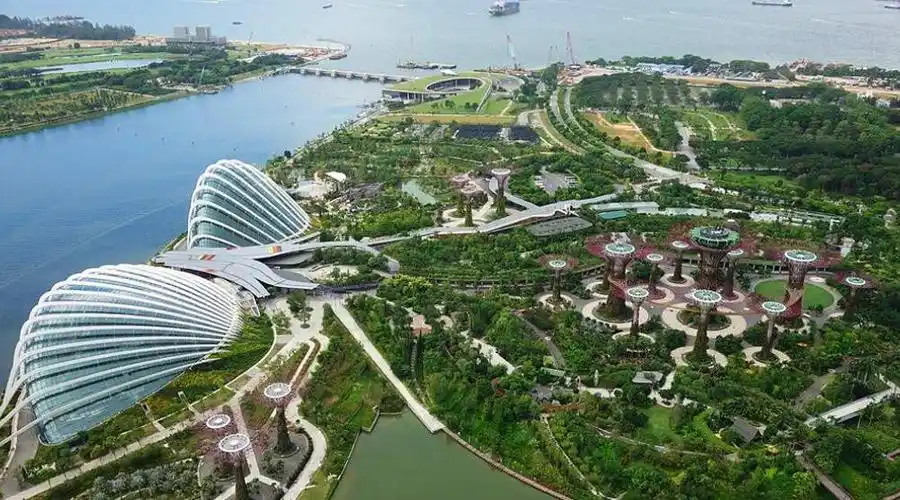 新加坡你花园城市的"脸"还要吗?水面铺搞光伏发电是要当钢铁侠?