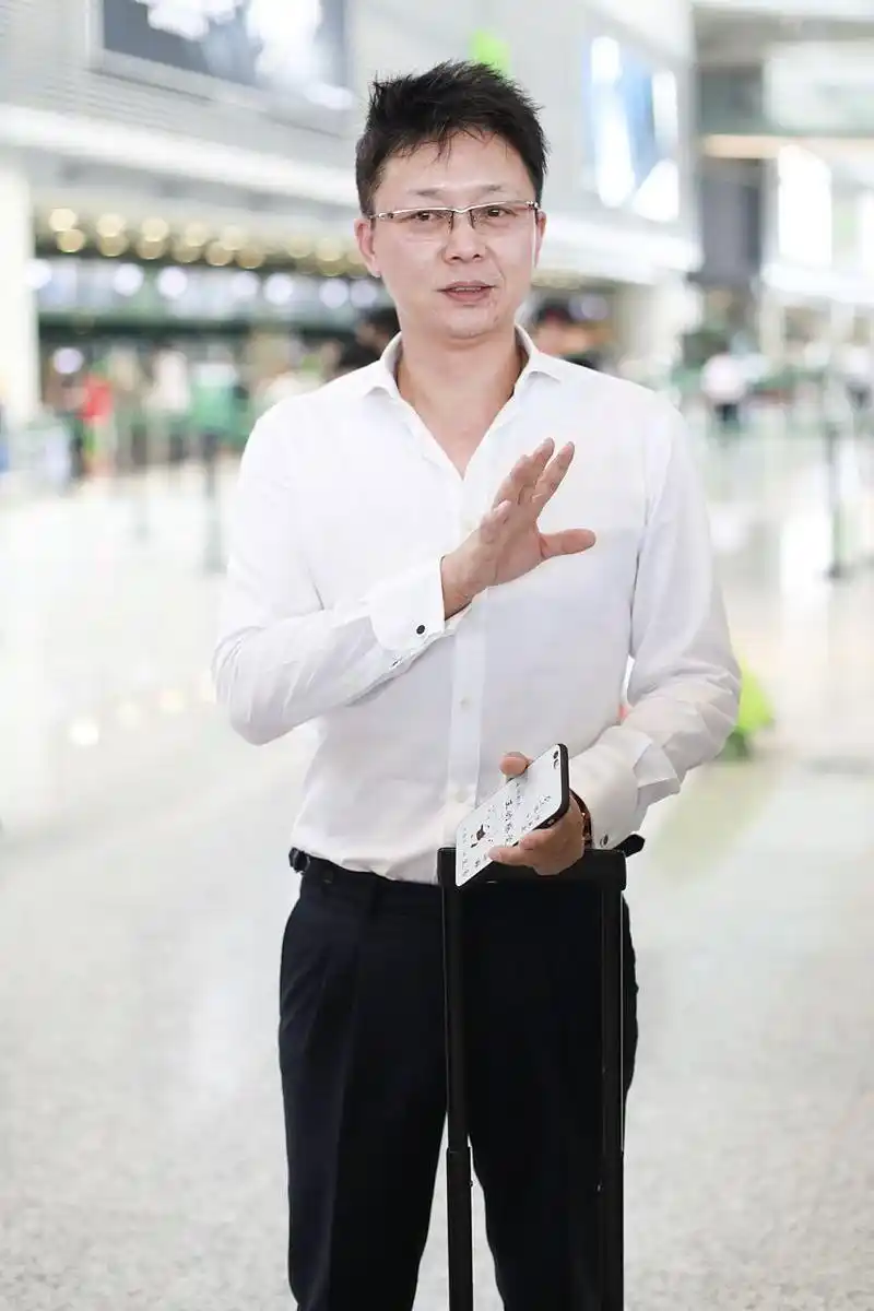 近年来,职场性侵,家暴,网暴等社会敏感议题一直备受关注.