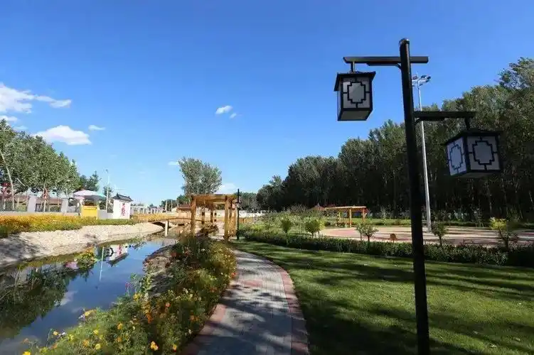 垃圾坑摇身变成小公园美丽乡村展现新容颜