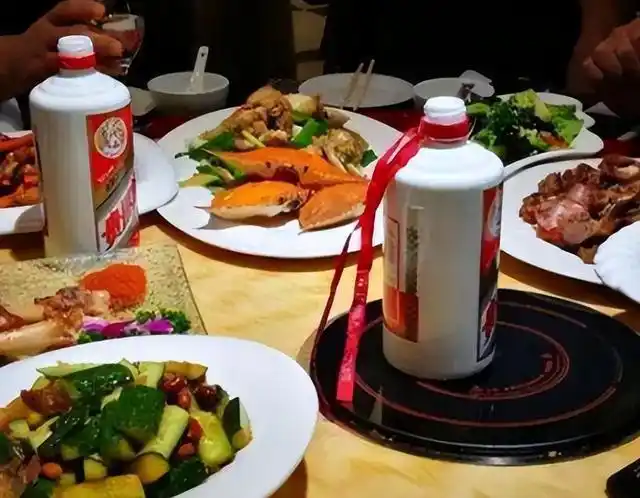 的2瓶茅台,邻桌大哥:这酒之前真没喝过|酒厂|白酒|老酒|存酒_网易订阅