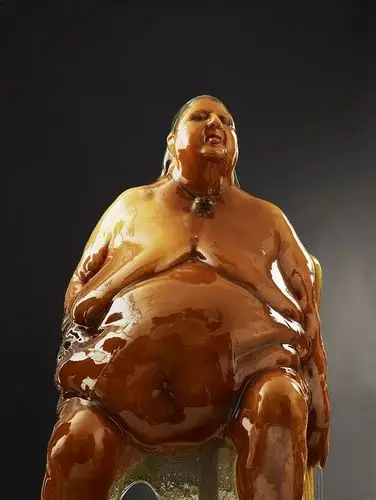 blake little用蜂蜜拍摄了一组被封印在琥珀里的人体艺术照 - 灵感