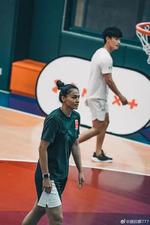 广东女篮球员迪拉娜晒训练照:相册里的五月碎片02