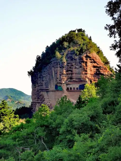 其它 麦积山石窟 写美篇 麦积山位于甘肃省天水市麦积区,是小陇山的
