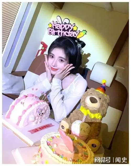 鞠婧祎生日化身天使美人俏皮灵动超甜美胸口美人痣抢镜