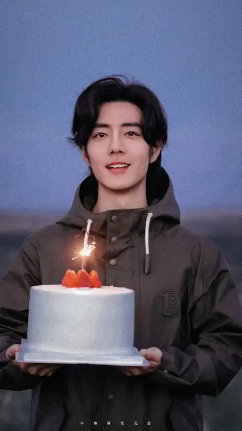 肖战工作室发了18张照片##肖战旷野松弛感生日大片