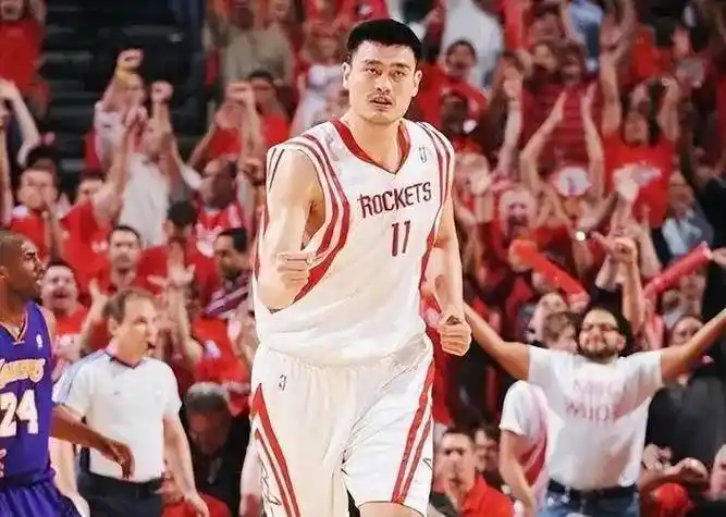 姚明:作为中国篮球的传奇人物,尝试将篮球与赛车相结合