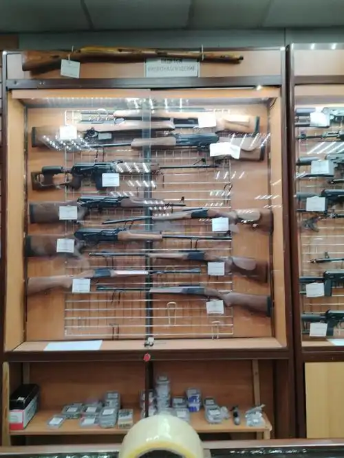俄罗斯赤塔州的枪店,是经国家备案审查批准的武器枪械店,战斗民 - 抖