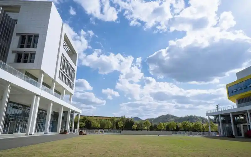 横店影视职业学院 6400