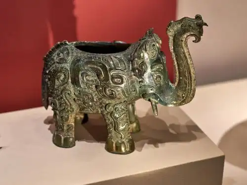 湖南省博物馆文物铜象尊